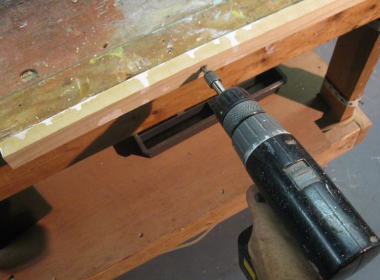 How to Fix a Screw That Keeps Spinning & Remove Stripped Screws