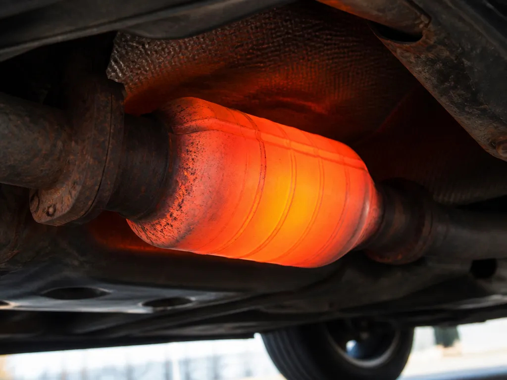What Causes a Converter to Glow or Turn Red Hot? - can catalytic converter cause overheating?